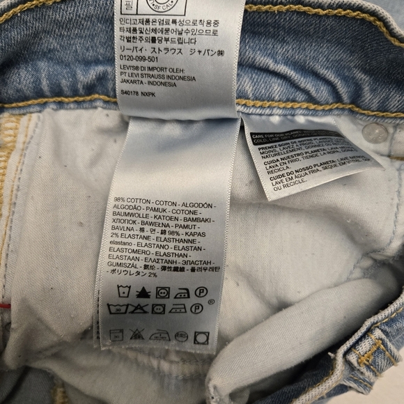 Levi's Mom Jeans - Picture 7 of 10